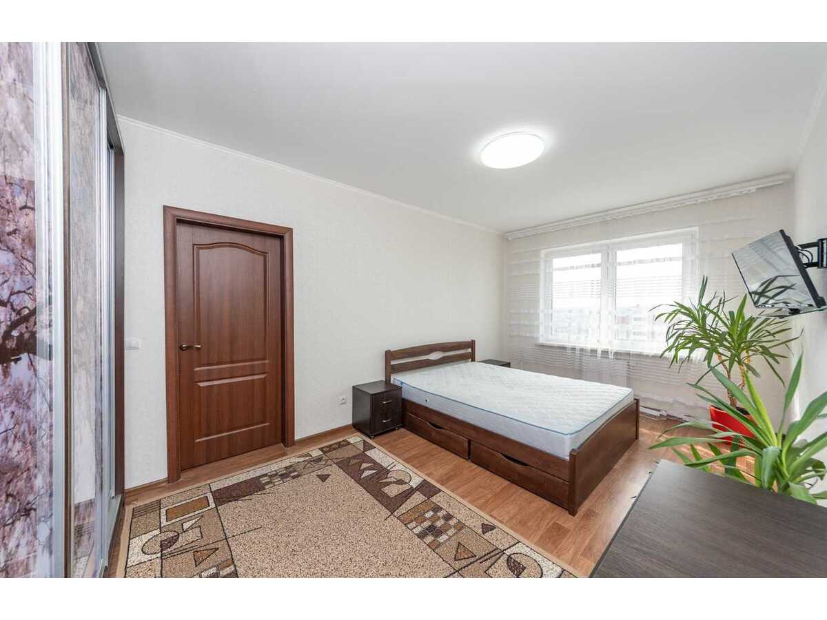 Продам 2-к квартиру Київ, Дарницький, вул. Софії Русової, 7. 