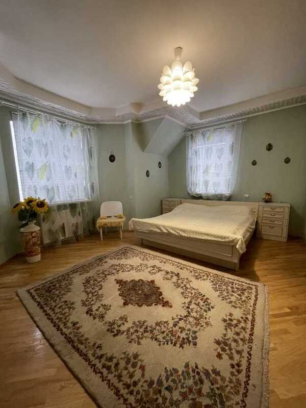 Здам довгостроково 6-к дім Київ, Святошинський, вул. Михайла Котельникова, 48. 