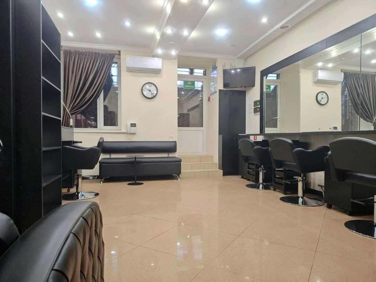 Здам довгостроково  об`єкт сфери послуг Київ, Печерський, вул. Михайла Бойчука, 1А. 