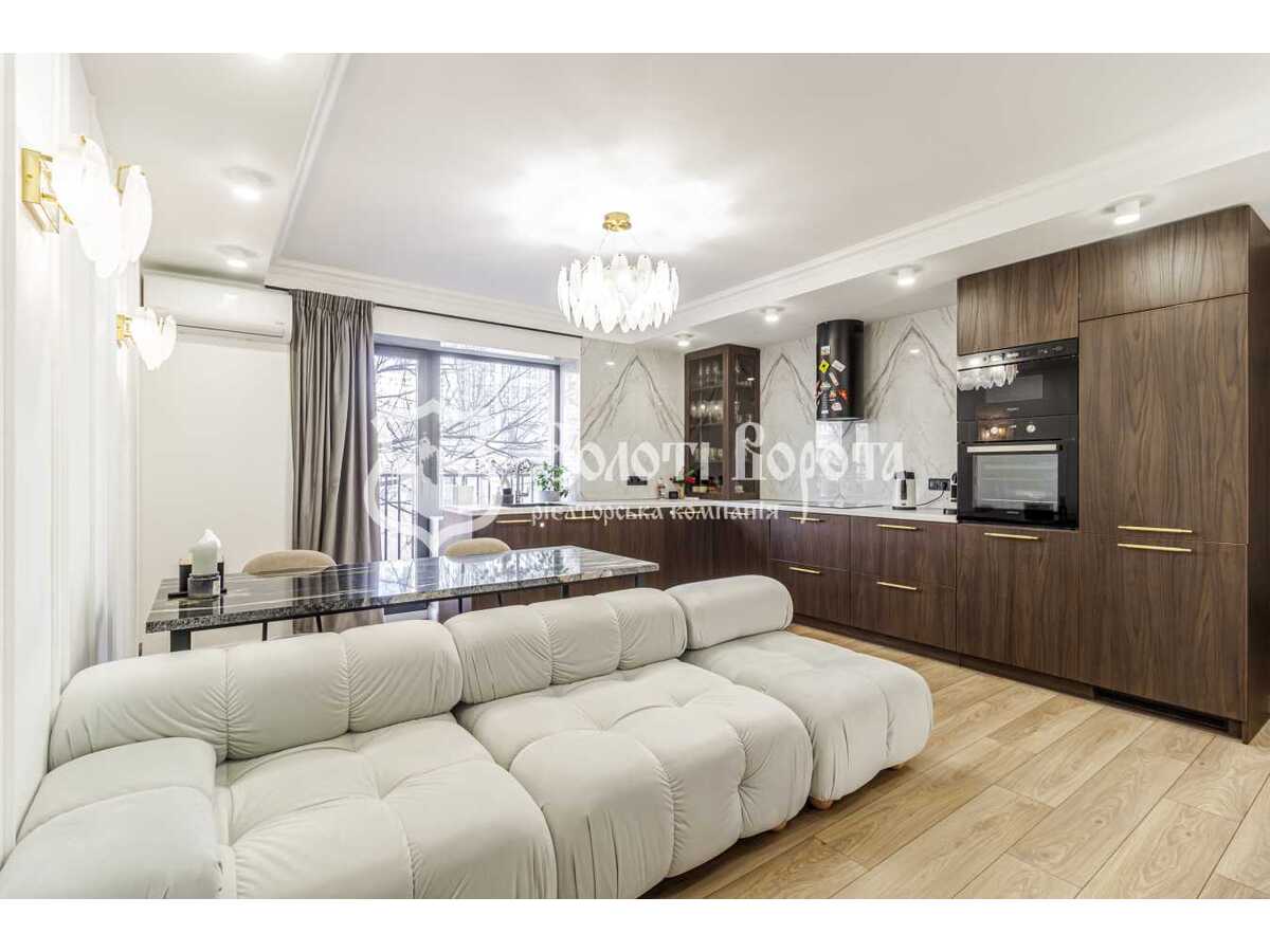 Продам 3-к квартиру Київ, Печерський, вул. Велика Васильківська, 131. 