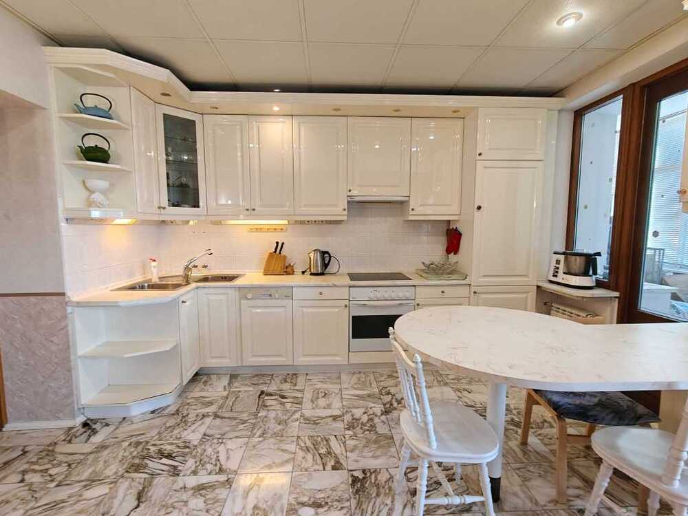 Здам довгостроково 3-к квартиру Київ, Печерський, бульв. Лесі Українки, 21а. 