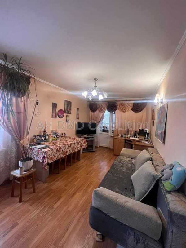 Продам 4-к квартиру Київ, Дніпровський, вул. Анатолія Солов’яненка, 2/6. 