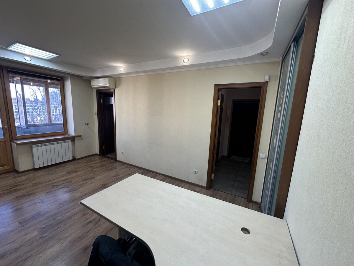 Продаж 1-к квартири по вул. Велика Васильківська, 114. 