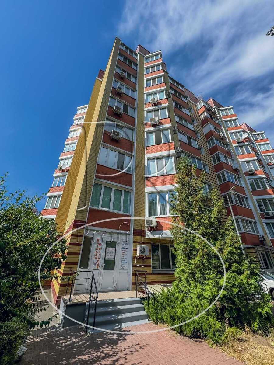 Продам  приміщення вільного призначення Київ, Шевченківський, вул. Салютна, 1Б. 