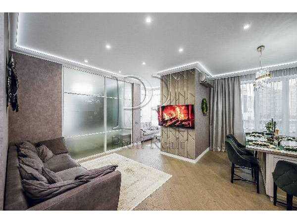 Продам 2-к квартиру Київ, Дніпровський, вул. Микільсько-Слобідська, 3Б. 