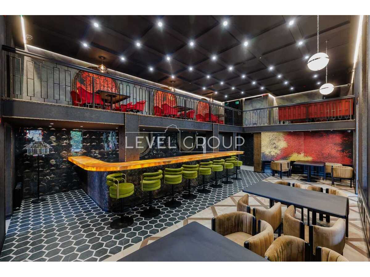 Продам  кафе/бар/ресторан Київ, Подільський, вул. Набережно-Хрещатицька, 17/18. 