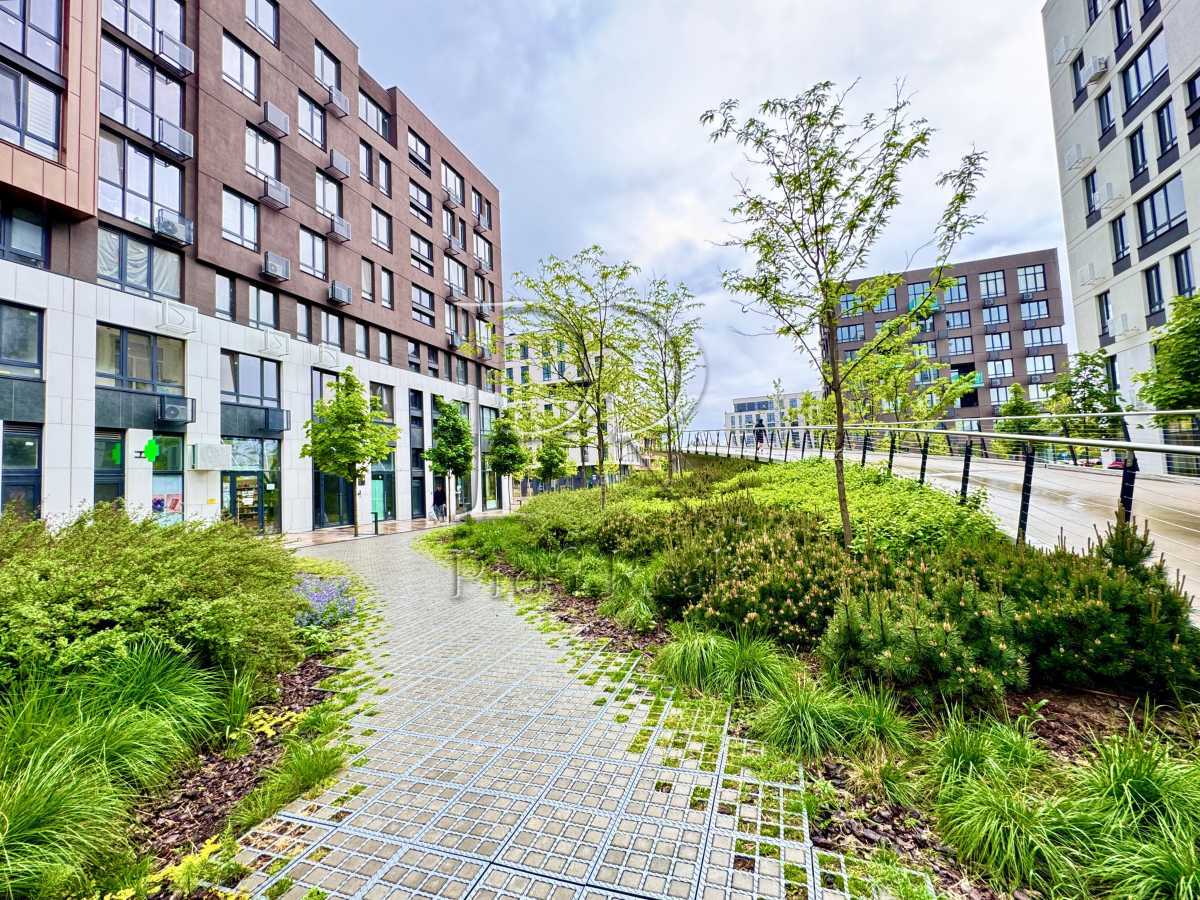 Продам 2-к квартиру Київ, Шевченківський, вул. Салютна, 2. 