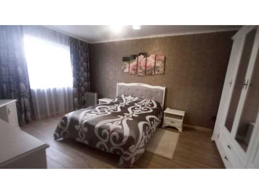 Здам довгостроково 4-к дім Київ, Деснянський, вул. Кутузова, 9. 