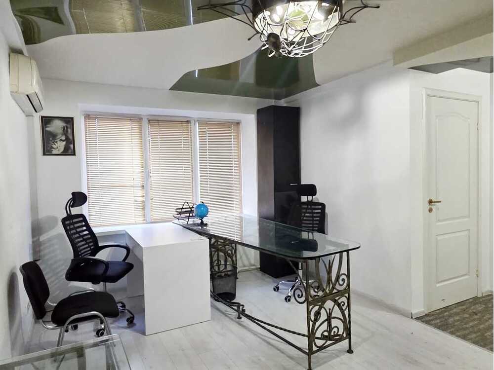 Здам довгостроково  офісне приміщення Київ, Печерський, узвіз Кловський, 12. 