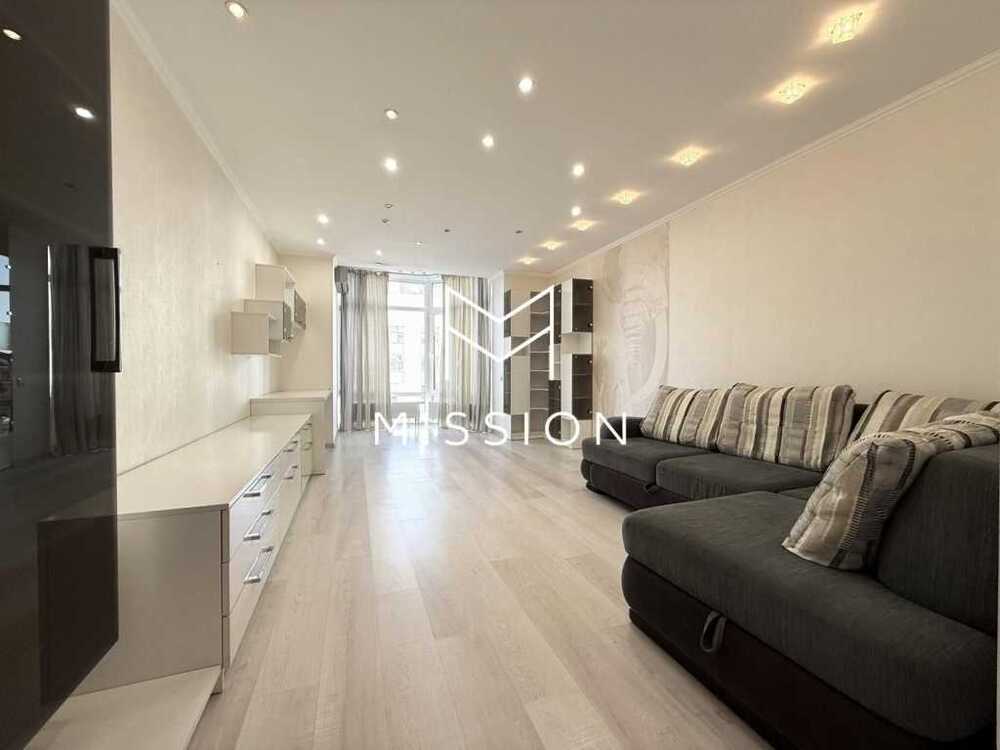 Продам 3-к квартиру Київ, Голосіївський, вул. Михайла Ломоносова, 54А. 