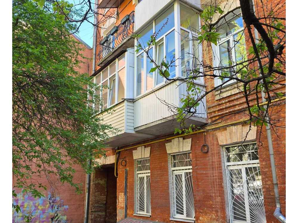 Продам 3-к квартиру Київ, Печерський, вул. Саксаганського, 41В. 