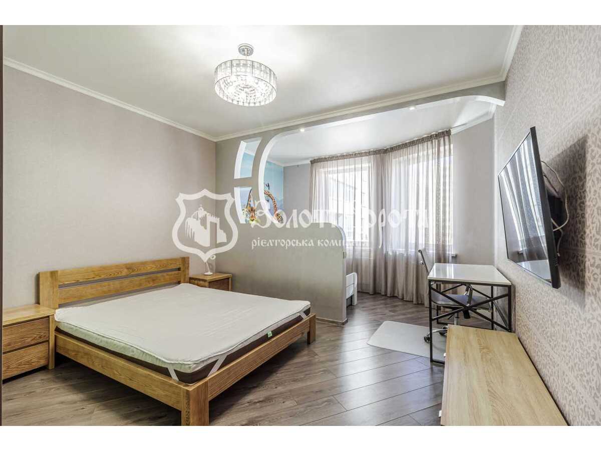 Продам 1-к квартиру Київ, Святошинський, вул. Олевська, 5. 