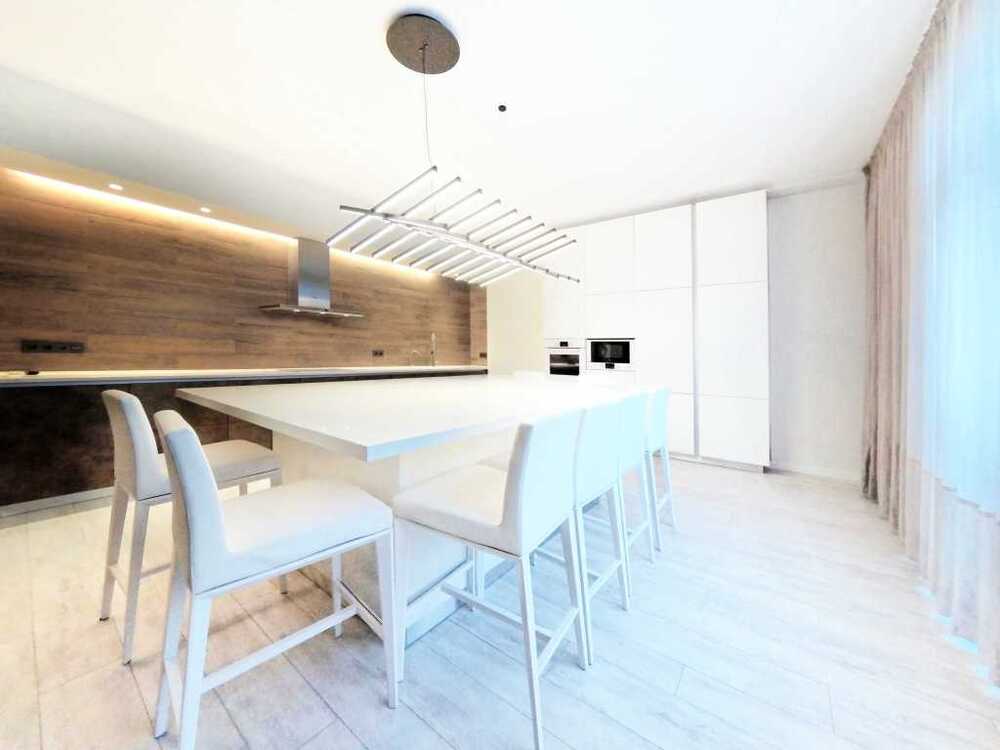 Здам довгостроково 3-к квартиру Київ, Печерський, вул. Євгена Коновальця, 44а. 