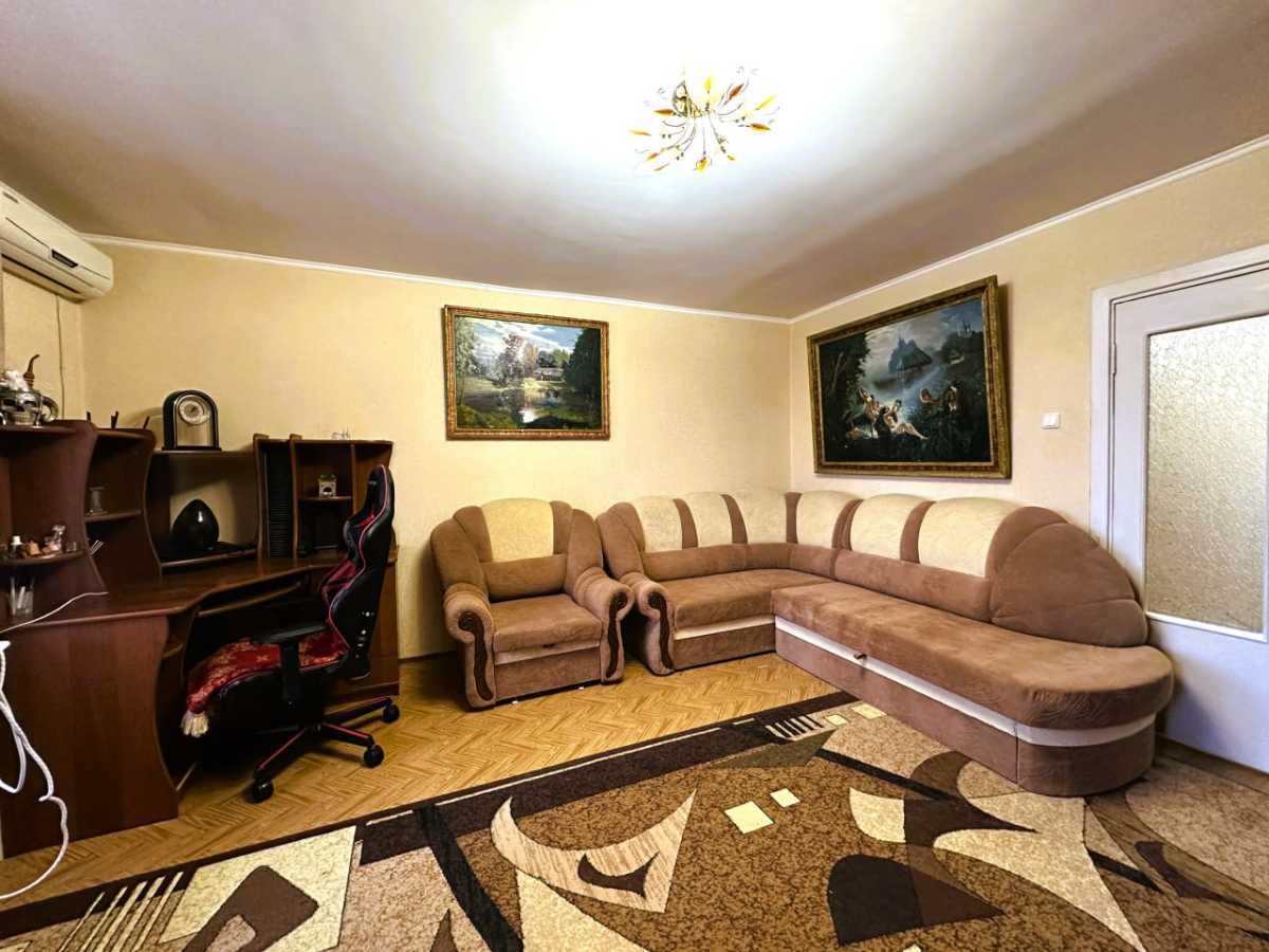 Здам довгостроково 3-к квартиру Київ, Дарницький, вул. Декабристів, 12/37. 