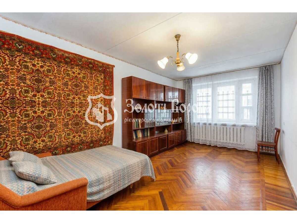 Продам 3-к квартиру Київ, Солом`янський, бульв. Чоколівський, 40. 