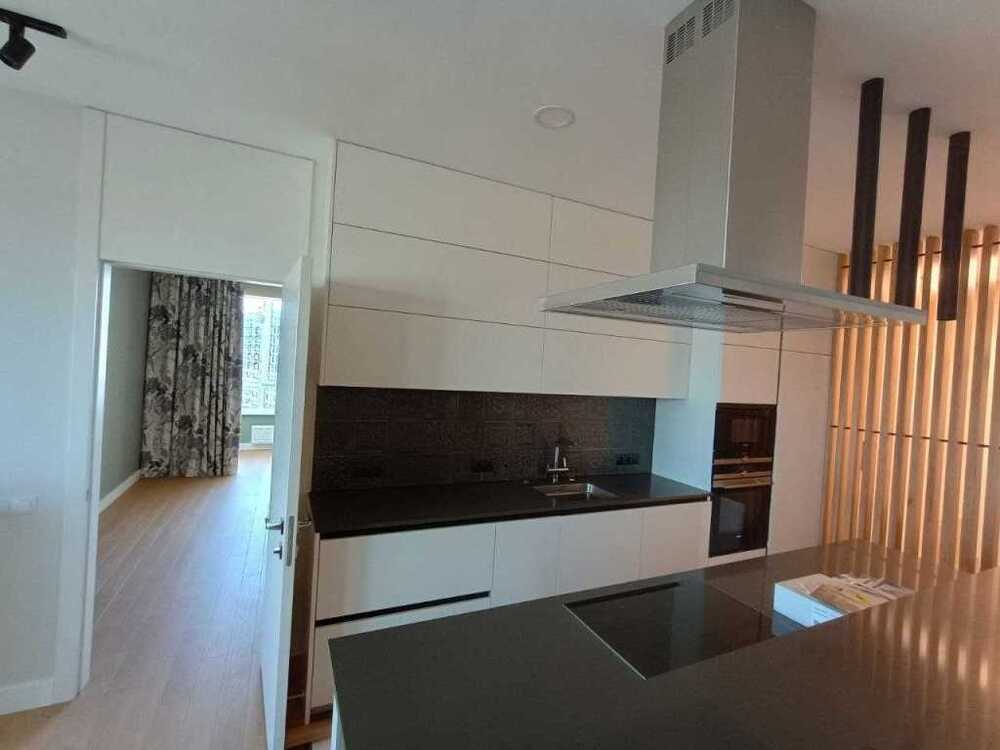 Продам 4-к квартиру Київ, Дніпровський, вул. Ованеса Туманяна, 15а. 