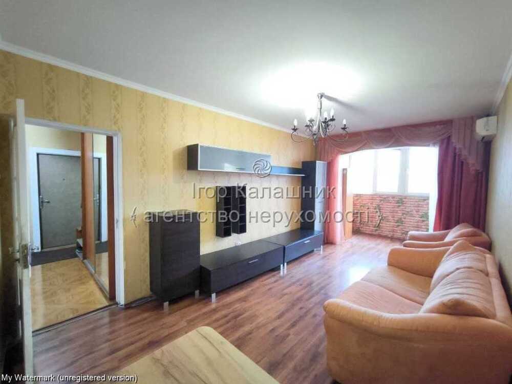 Продам 3-к квартиру Київ, Дарницький, вул. Юрія Литвинського, 42/15. 