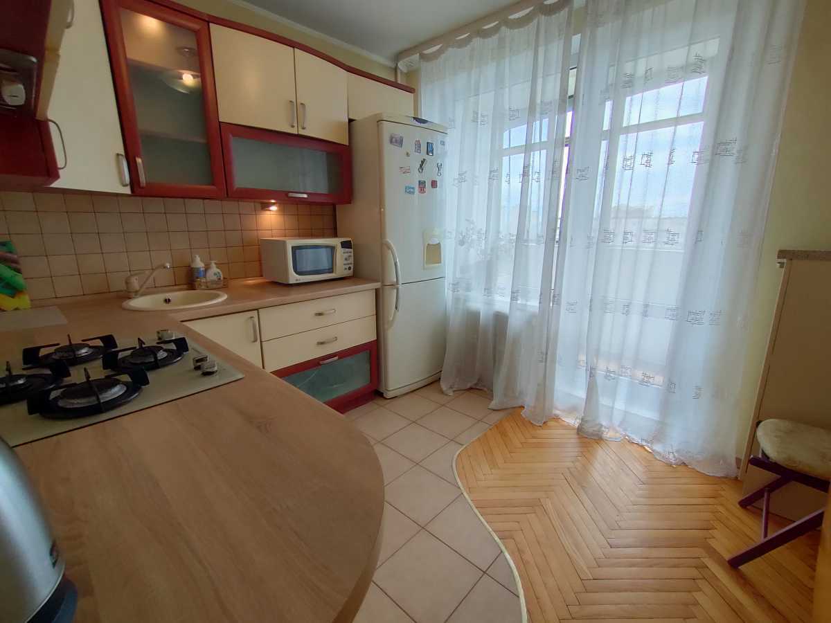 Здам довгостроково 3-к квартиру Київ, Святошинський, просп. Леся Курбаса, 5Б. 