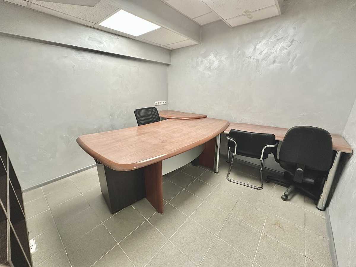 Здам довгостроково  офісне приміщення Київ, Голосіївський, вул. Саперно-Слобідська, 8. 