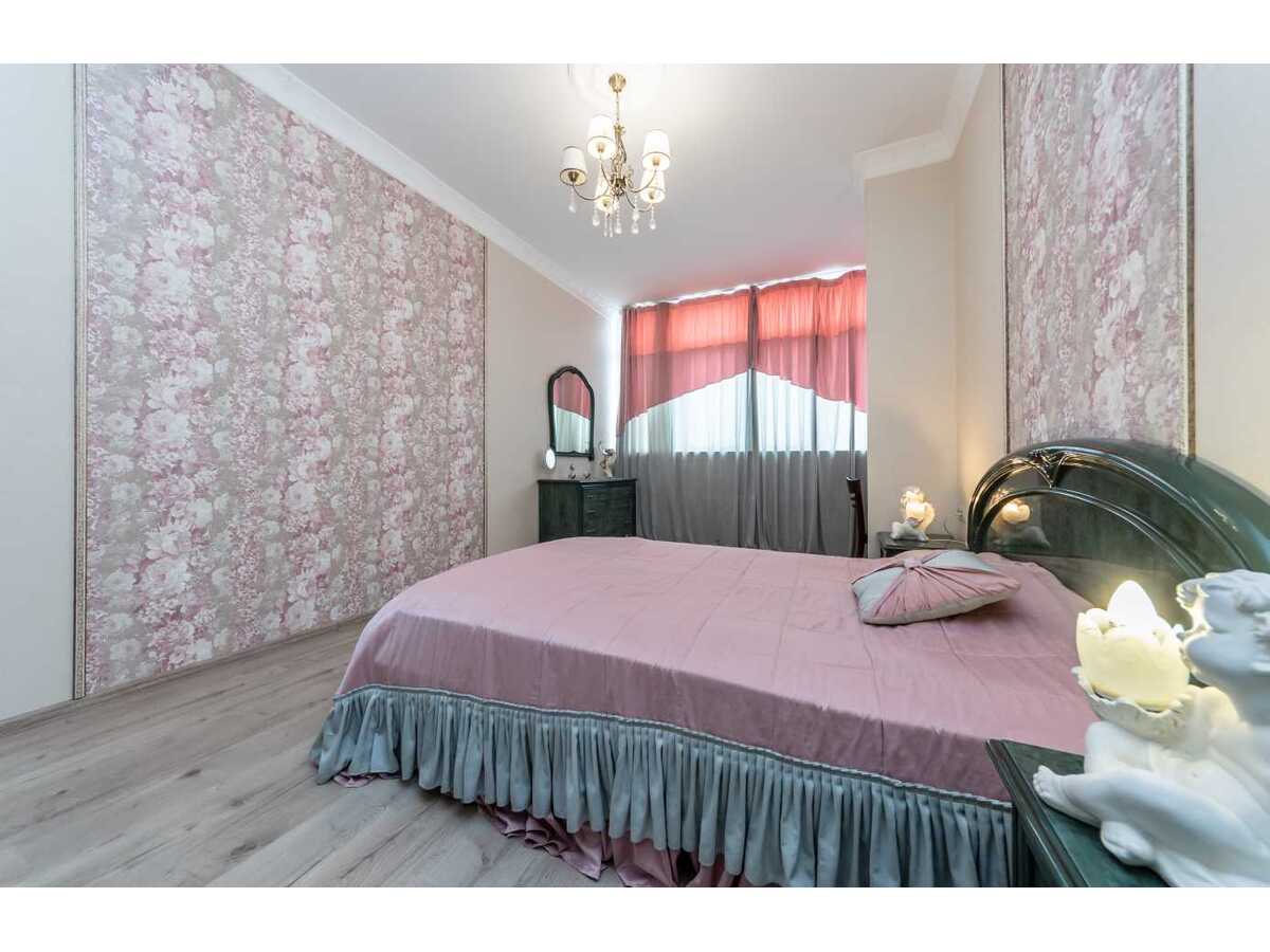 Здам довгостроково 3-к квартиру Київ, Печерський, вул. Євгена Коновальця, 36Е. 