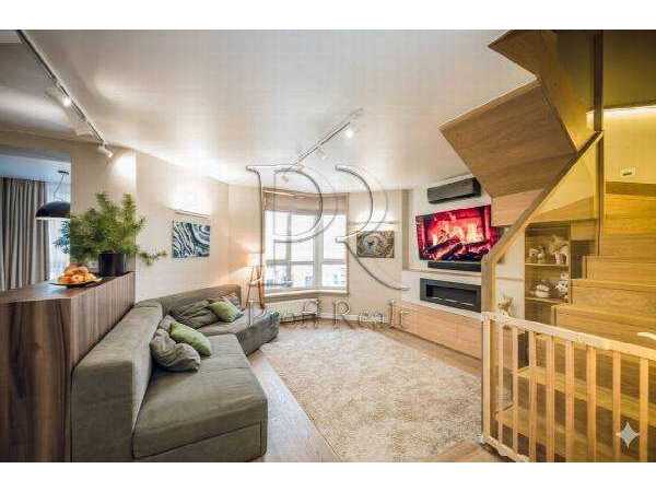 Продам 3-к квартиру Києво-Святошинський, Софіївська Борщагівка, Яблунева вулиця, 15. 