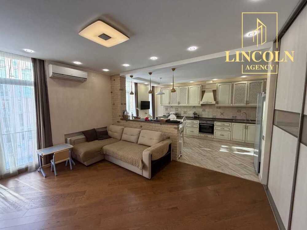 Продам 3-к квартиру Київ, Дніпровський, вул. Регенераторна, 4. 