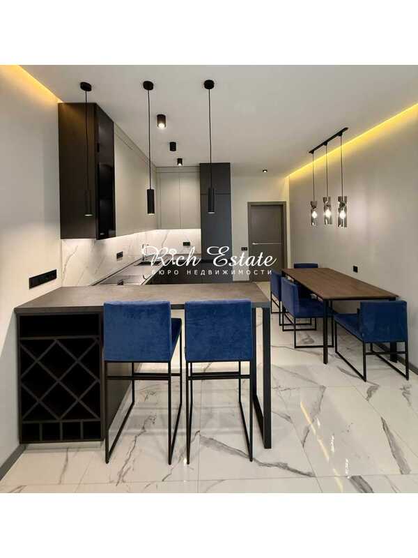 Здам довгостроково 3-к квартиру Київ, Печерський, вул. Предславинська, 57. 