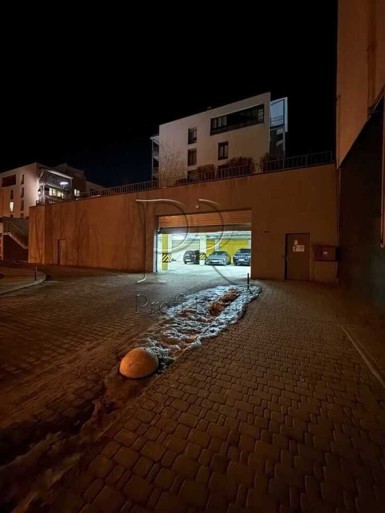 Продам  підземний паркінг Київ, Подільський, вул. Замковецька, 106В. 
