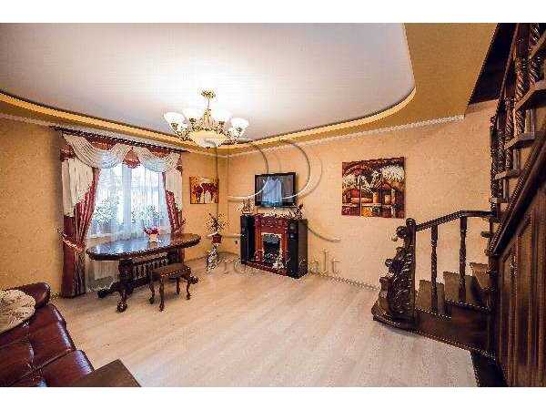 Продам 3-к квартиру Києво-Святошинський, Софіївська Борщагівка, Івана Франка вулиця, 5. 