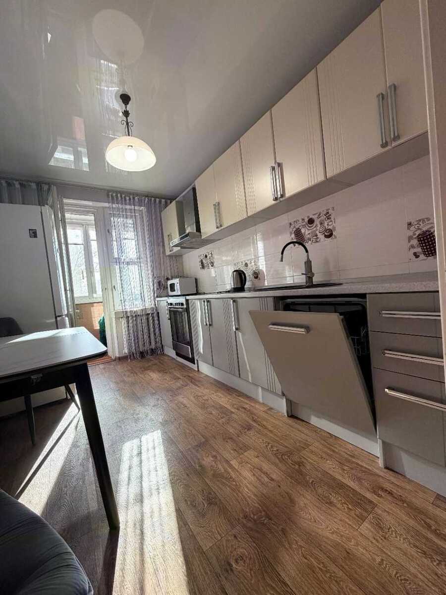 Здам довгостроково 2-к квартиру Київ, Печерський, вул. Старонаводницька, 6. 