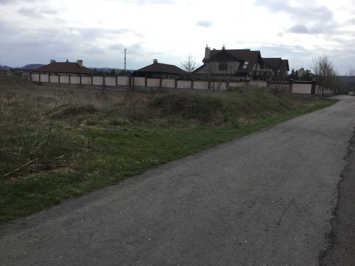 Продам  ділянку під житлову забудову Обухівський, Романків, Лесная. 