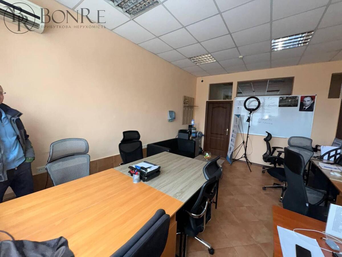 Оренда, Офіс на Заболотного, метро Теремки 21м2 (світло є постійно)