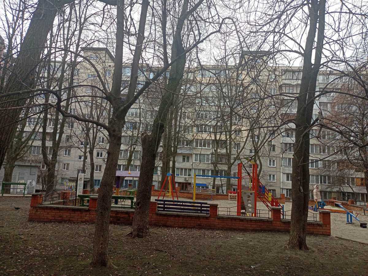 Продам 3-к квартиру Київ, Печерський, вул. Євгена Коновальця, 37. 