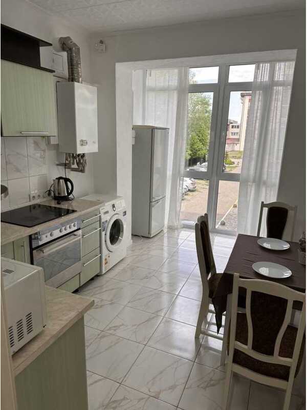 Здам довгостроково 1-к квартиру Фастівський, Гатне, институтская, 45. 