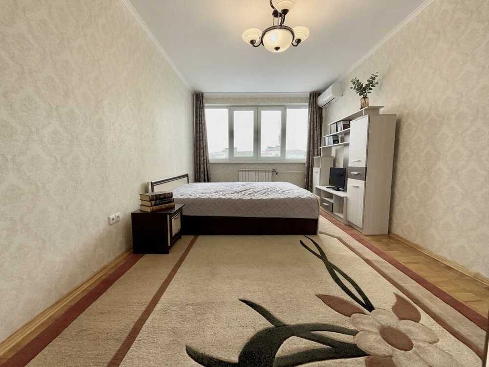 Продам 1-к квартиру Київ, Деснянський, вул. Шолом-Алейхема, 8. 