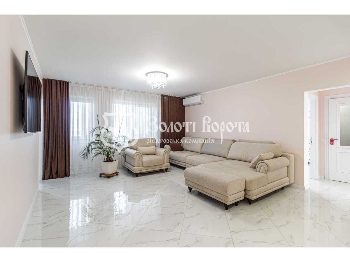 Продам 3-к квартиру Фастівський, Новосілки, Приміська, 26б. 