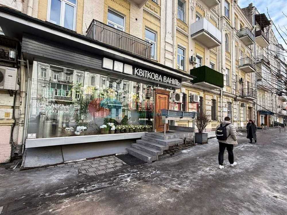 Здам довгостроково  торгову площу Київ, Печерський, вул. Саксаганського, 13/42. 