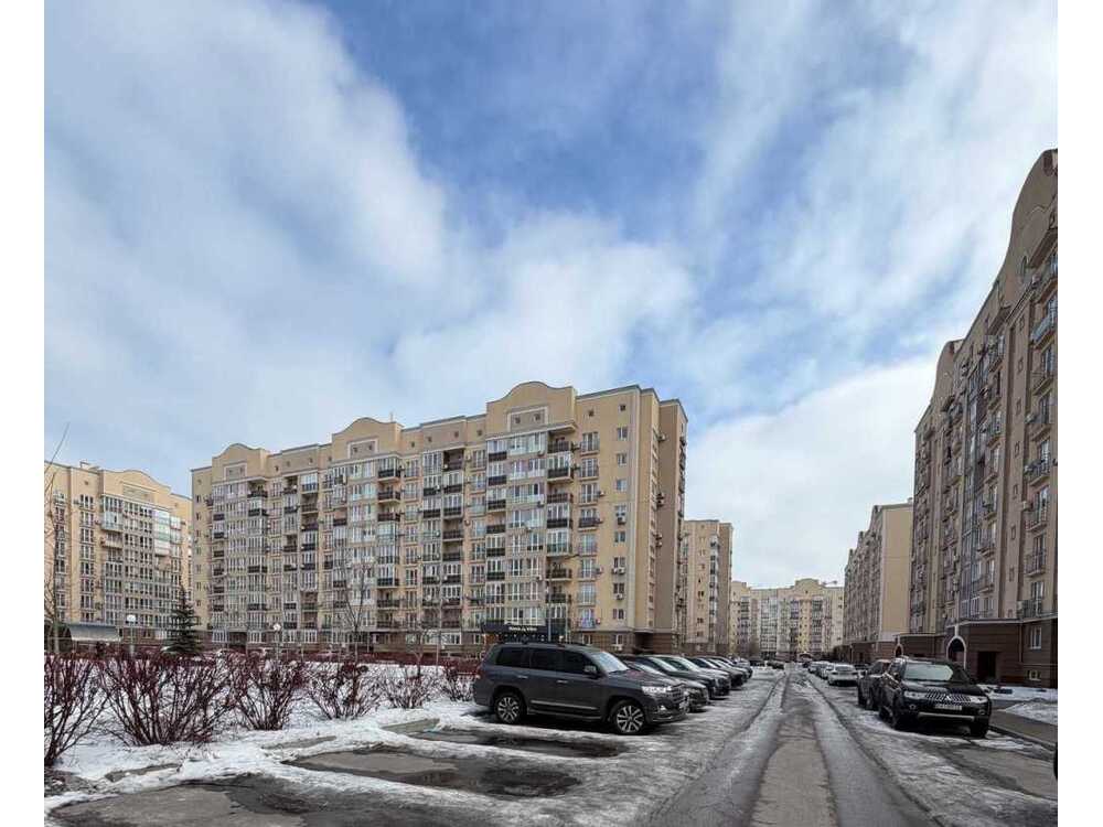 Продам 1-к квартиру Київ, Голосіївський, вул. Метрологічна, 9В. 