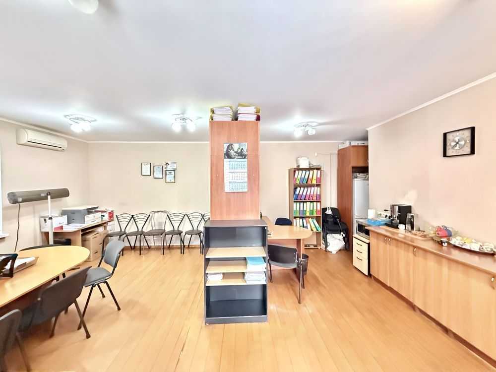 Продам  офісне приміщення Київ, Печерський, вул. Чигоріна, 61А. 