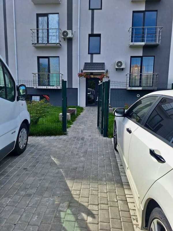 Продам  приміщення вільного призначення Київ, Святошинський, вул. Осіння, 71. 