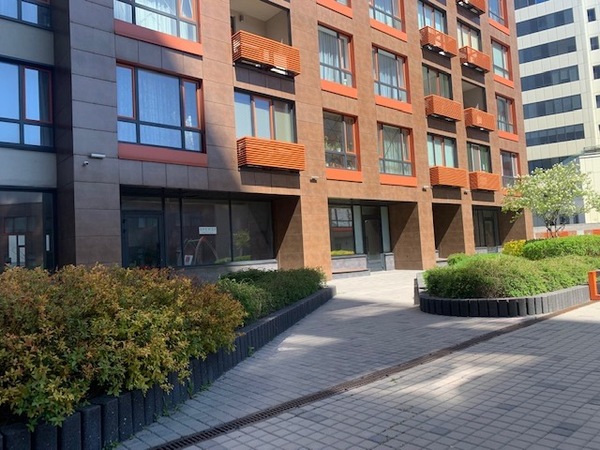 Офісне приміщення з гостьовою парковкою