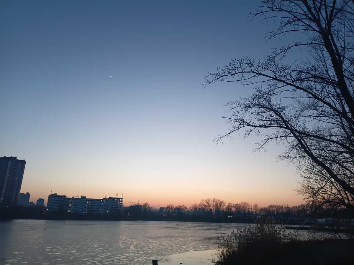 Здам довгостроково 1-к квартиру Київ, Дарницький, вул. Ревуцького, 11а. 