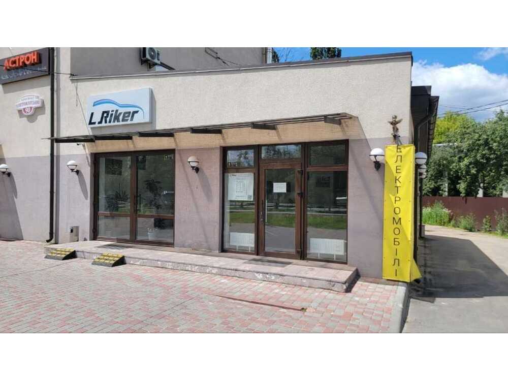 Оренда магазин / автосалон / шоурум 93м2, просп. Повітряних сил, 90. 