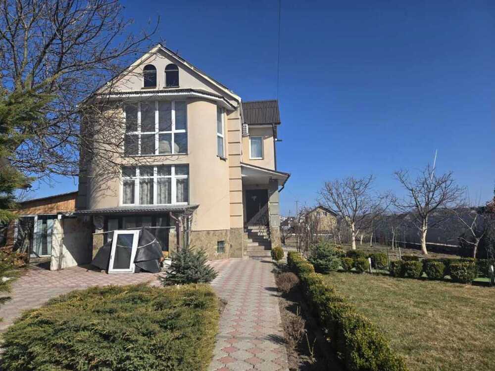 Продам 4-к дім Фастівський, Данилівка, Центральна. 