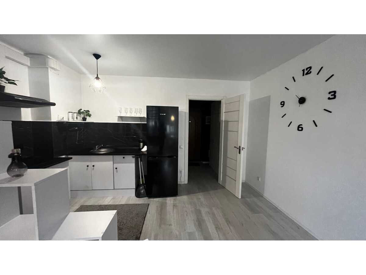 Здам довгостроково 1-к квартиру Броварський, Бровари, Симоненка, 111. 