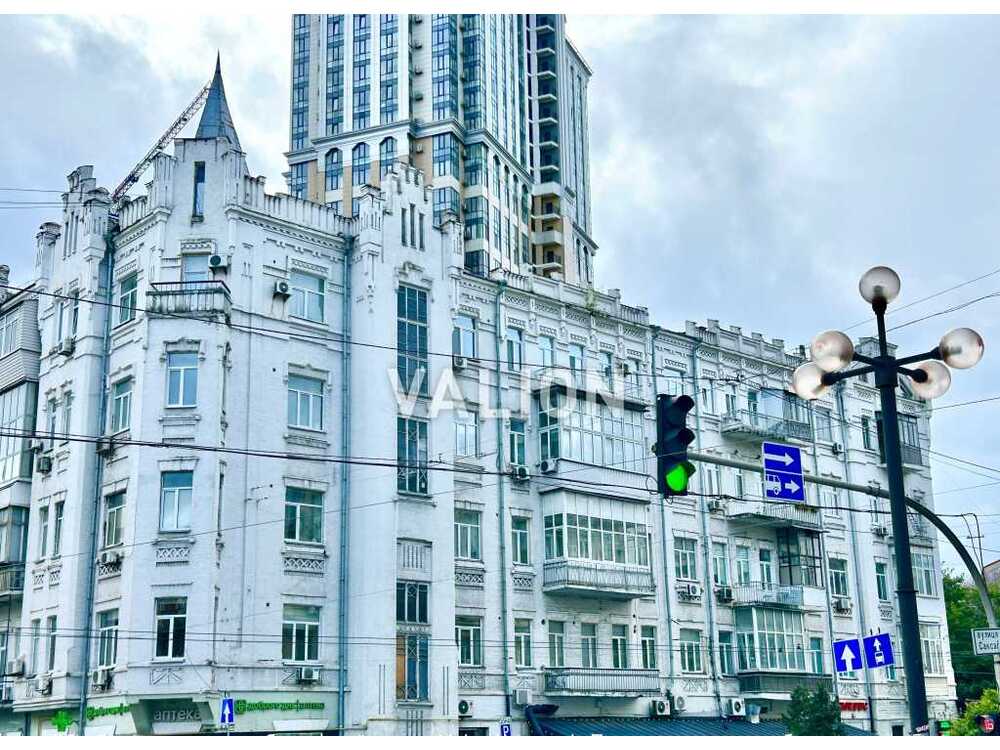 Продам 2-к квартиру Київ, Голосіївський, вул. Саксаганського, 33/35. 