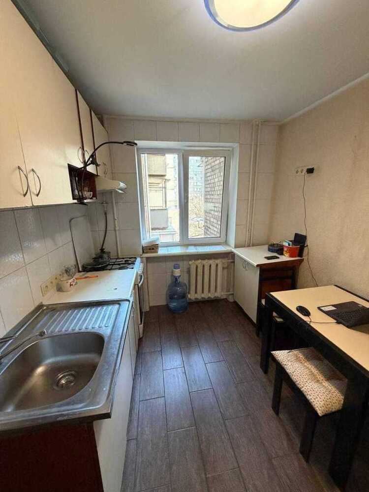 Продам 2-к квартиру Київ, Голосіївський, вул. Велика Васильківська, 102. 