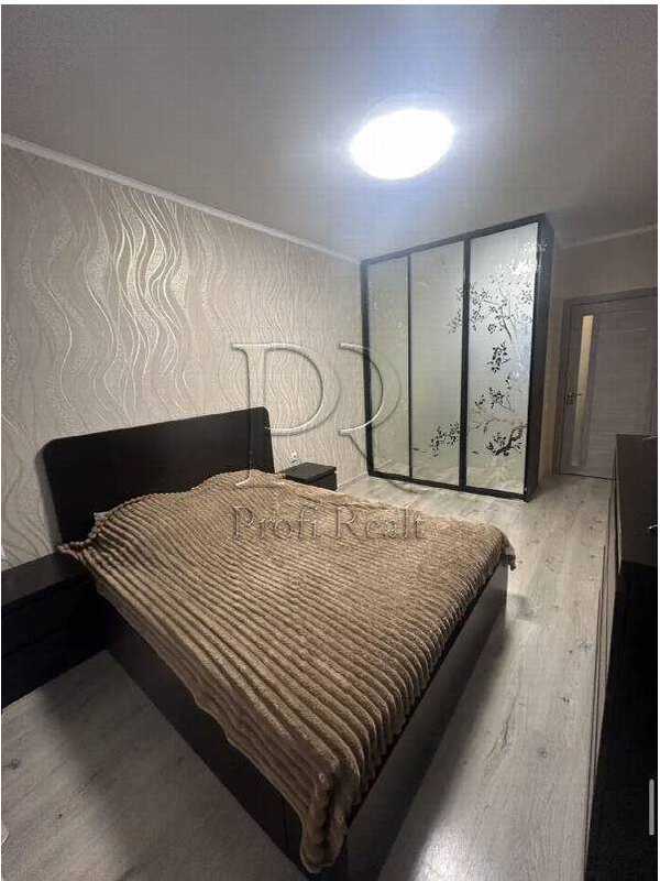 Продам 1-к квартиру Київ, Подільський, просп. Правди, 43А. 