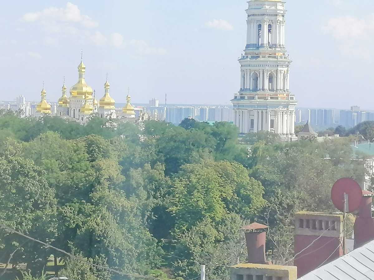 Продам 1-к квартиру Київ, Печерський, вул. Лаврська, 4. 