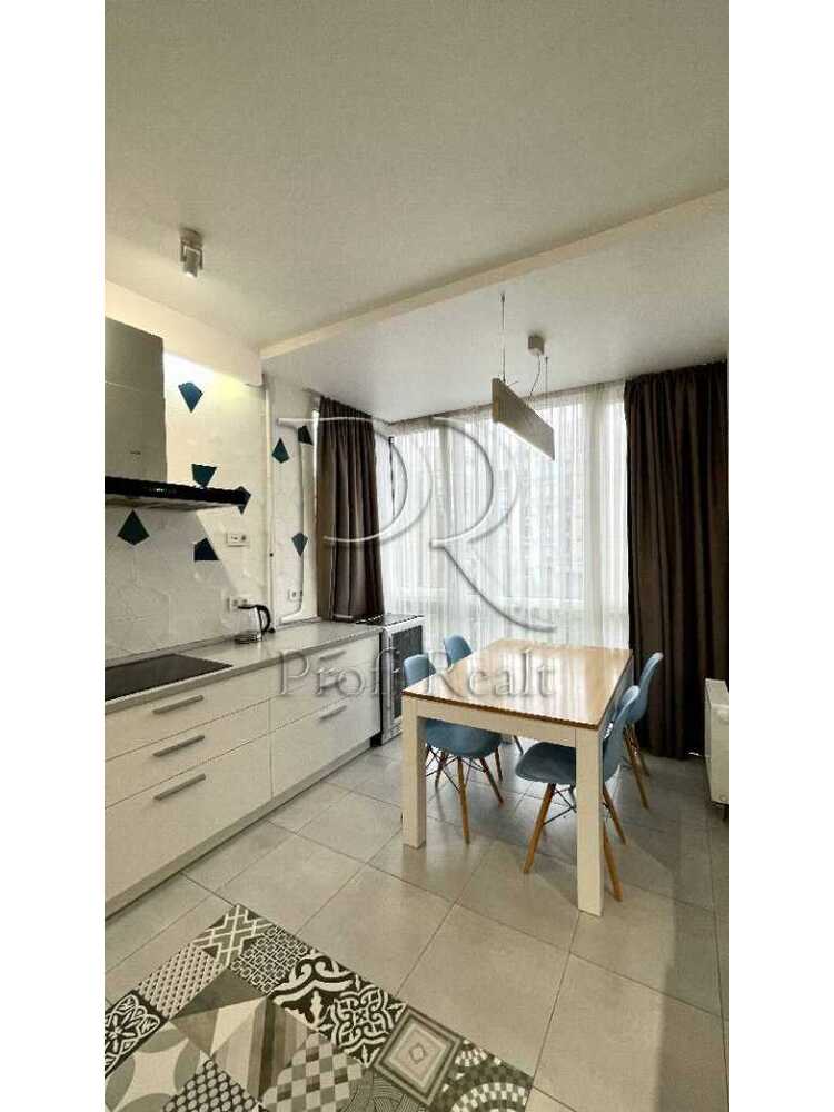 Продам 3-к квартиру Київ, Голосіївський, вул. Метрологічна, 109. 